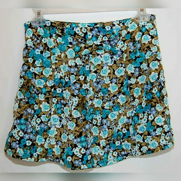 Monteau Bow on Back Floral Blue Shorts Side-Zip - Picture 4 of 4